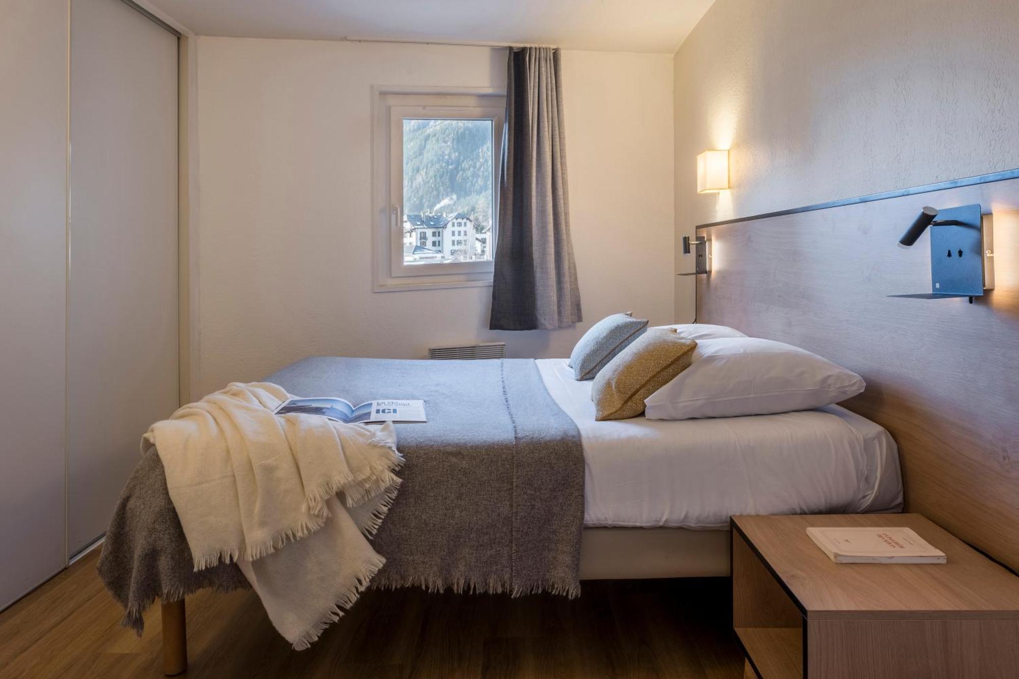 Superior One-Bedroom Apartment Sleeping Alcove River