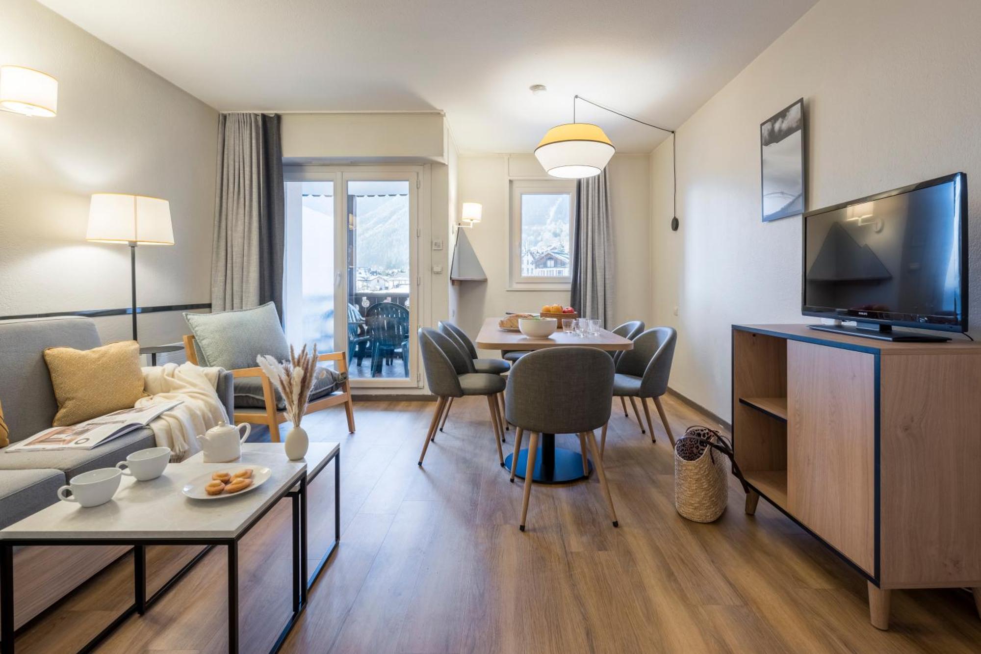 Superior One-Bedroom Apartment Sleeping Alcove River