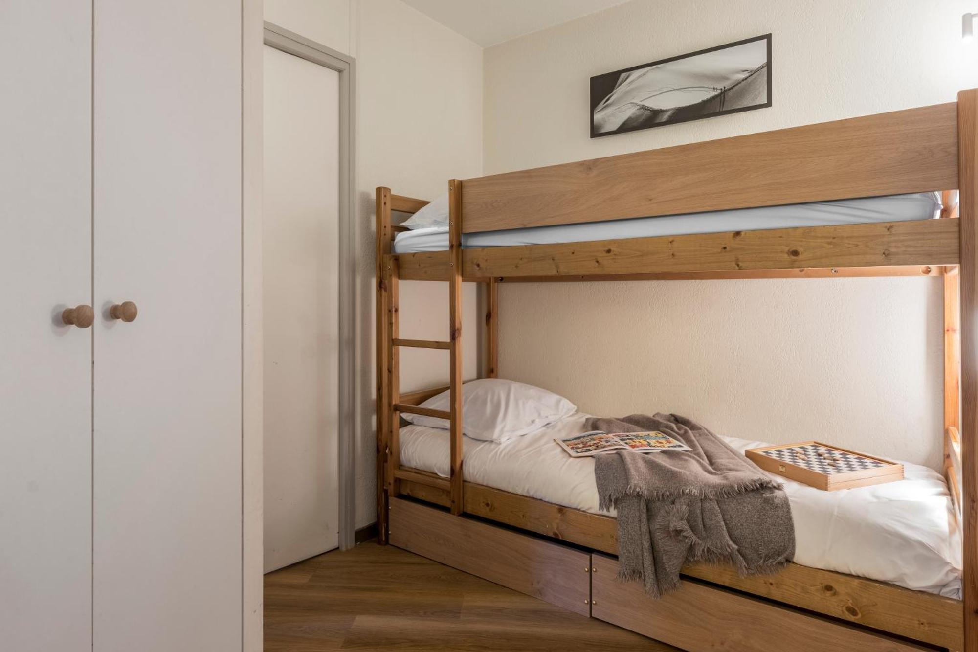 Superior One-Bedroom Apartment Sleeping Alcove River